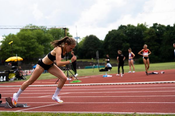 Jana Becker (LG Wettenberg) ueber 400m am 04.06.2022 waehrend der Sparkassen Gala in Regensburg